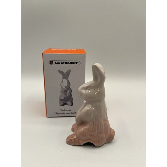 Le Creuset Baking Chef Pie Bunny Rabbit Funnel Light Shell PINK 3.75” NIB NEW - Picture 2 of 9